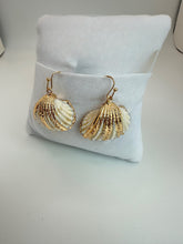 Load image into Gallery viewer, Sea Shell Earrings