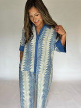 Load image into Gallery viewer, Cool Contrast Top