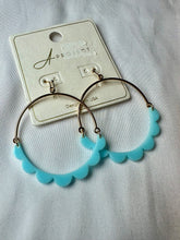 Load image into Gallery viewer, Scalloped Hoop Earrings
