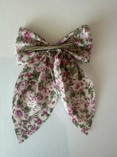 Load image into Gallery viewer, Pink Floral Bow
